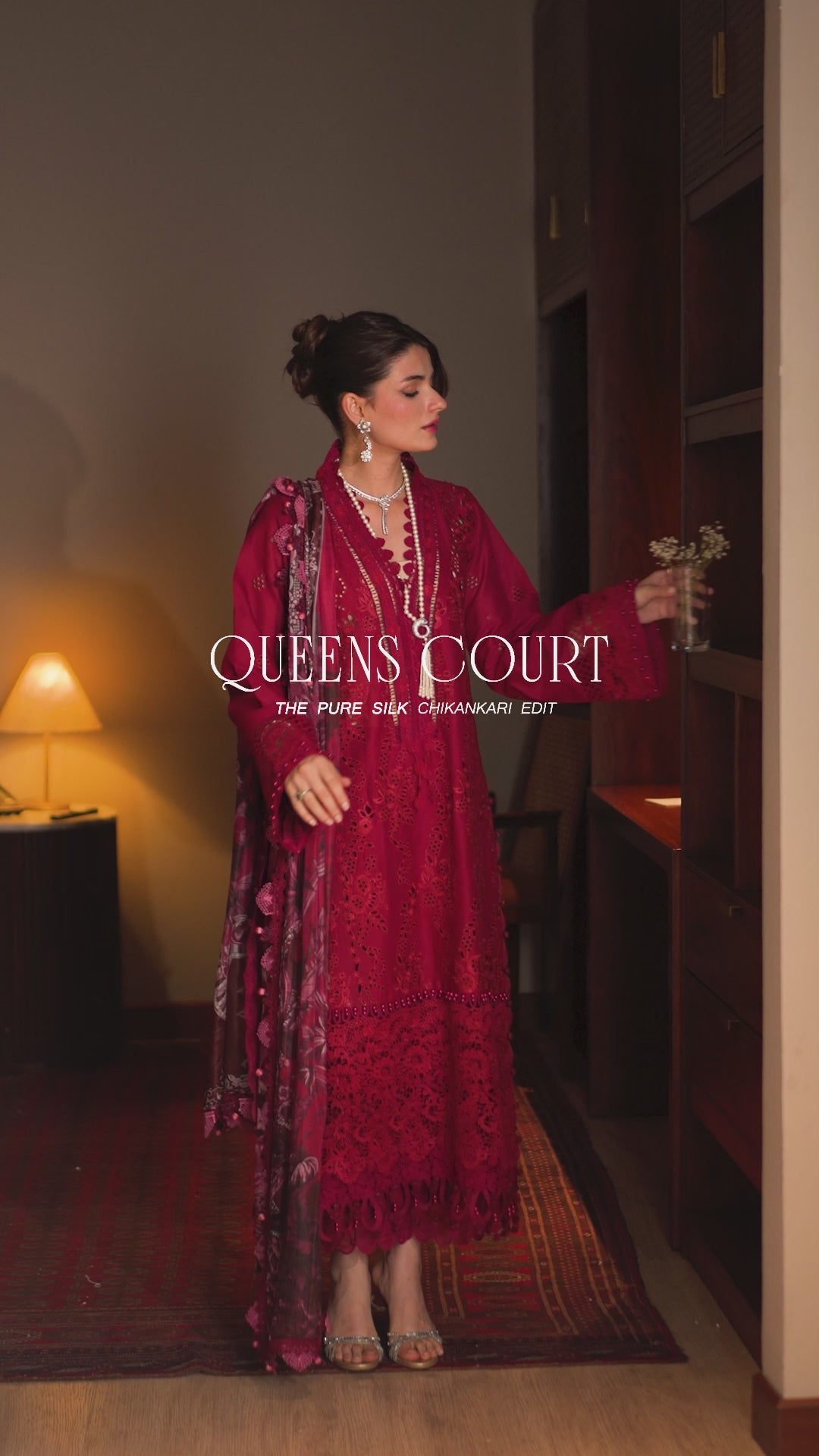 QUEENS COURT - DUCHESS VEIL